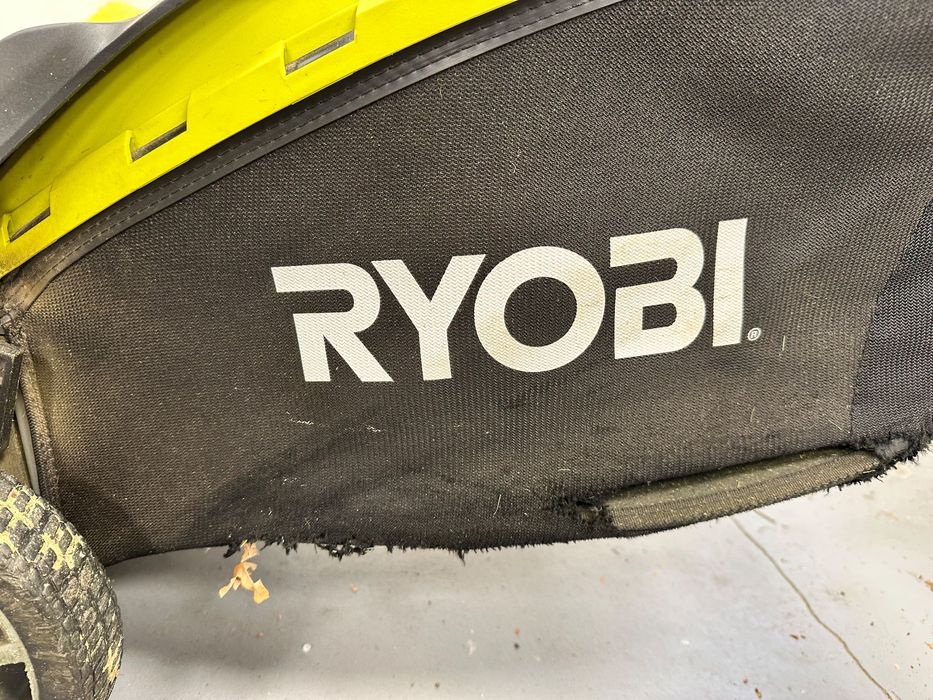 Kosiarka akumulatorowa Ryobi RLM36X46L5F z bateriami i ładowarkami