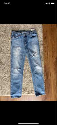 Jasnoniebieskie jeansy z dziurami, Pull&Bear,  rozm.34