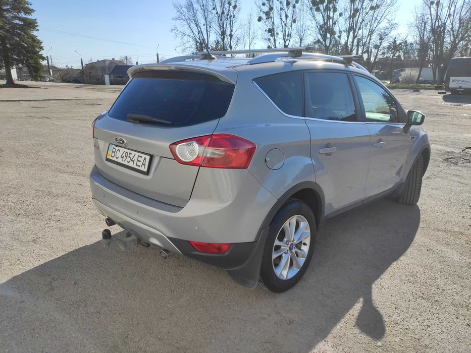 автомобіль Ford kuga 1