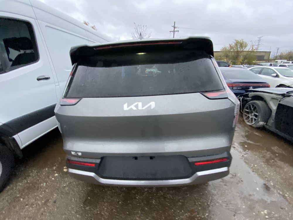 Кришка багажника KiA EV9
