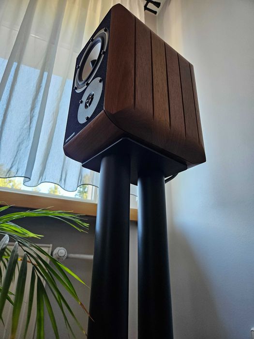 Kultowe kolumny podstawkowe Audiowave 141se + statywy gratis