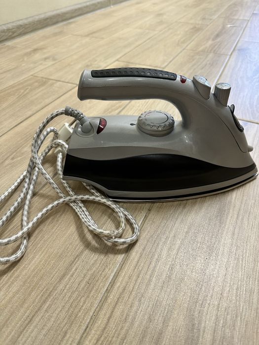 Праска/ утюгMaestro MR-308, 2000 Вт, зі функцією подачі пари