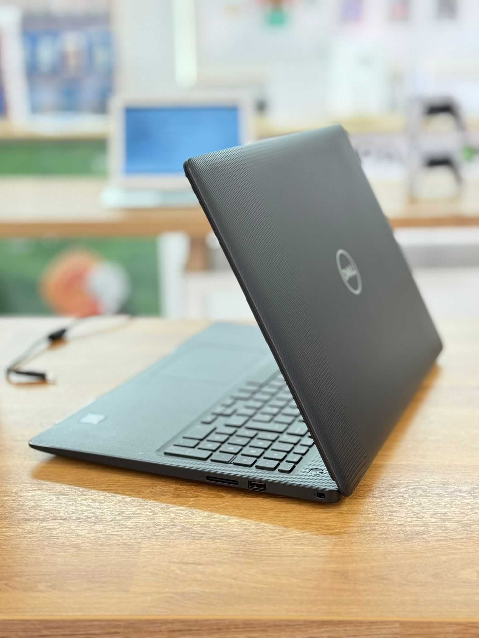 Dell Inspiron 15 i5-8ª | 8Gb | 128Gb SSD NVMe | 15.6″ FullHD