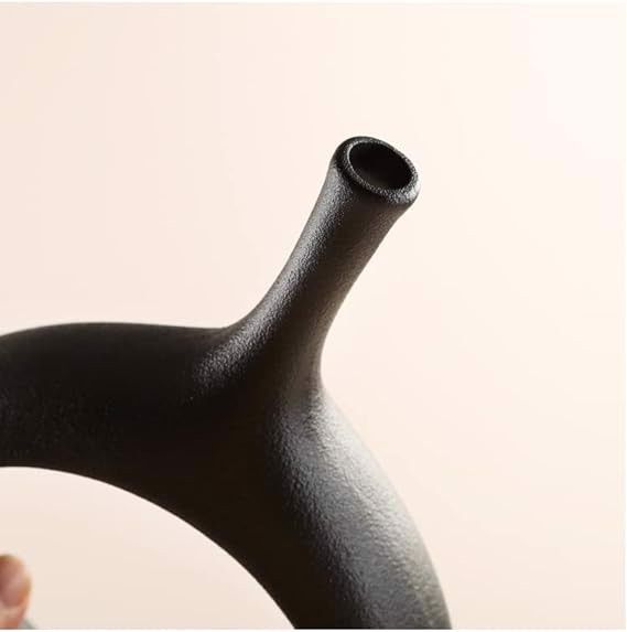 wazon na kwiaty ceramiczny minimalistyczny czarny