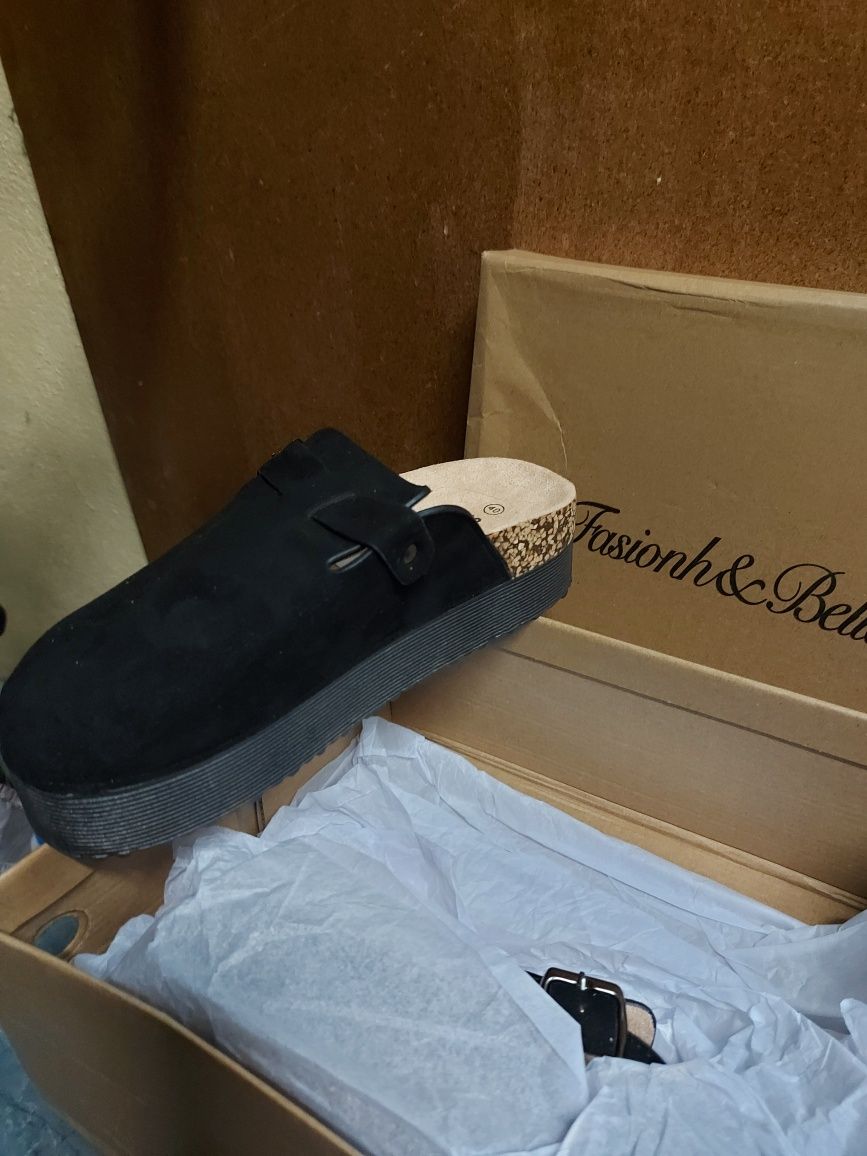 Chinelas pretas 40