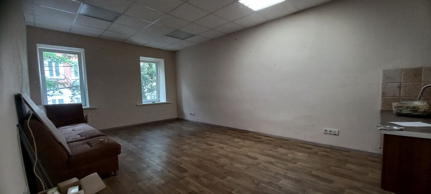 Без комиссии! Аренда под офис, салон, шоу-рум - 26 м.кв., в центре.