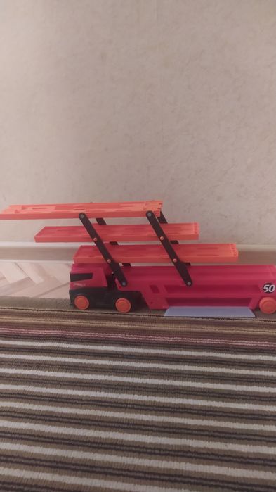 Hot Wheels duży transportowiec laweta samochód na 50 aut