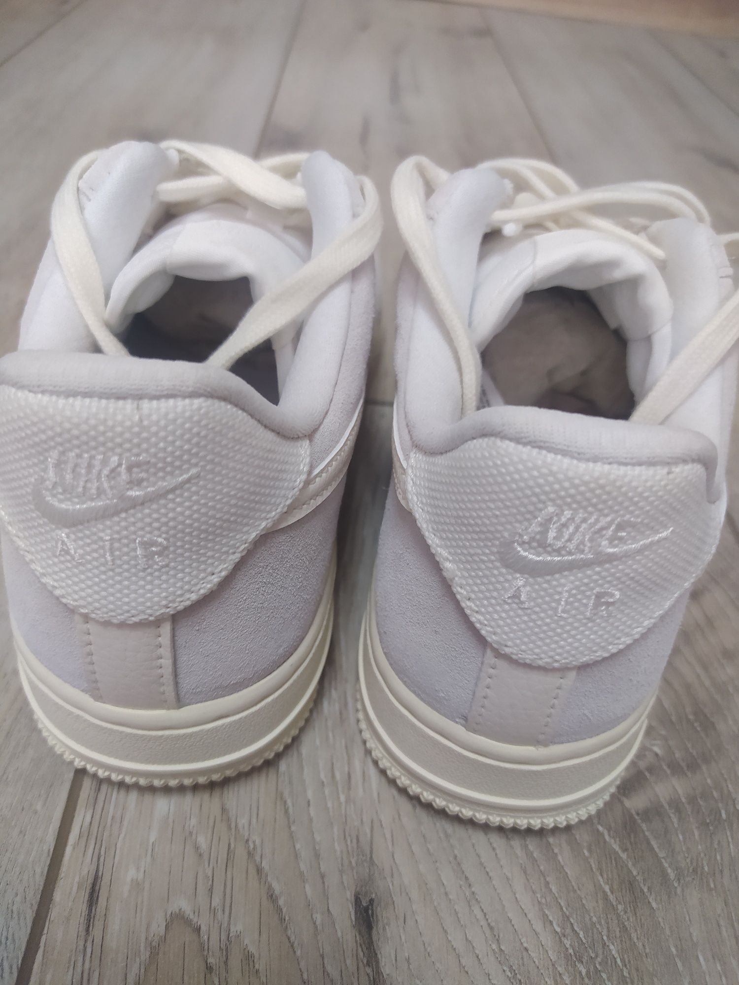 Оригінальні кросівки Nike Air Force LV8( CW7584-100)