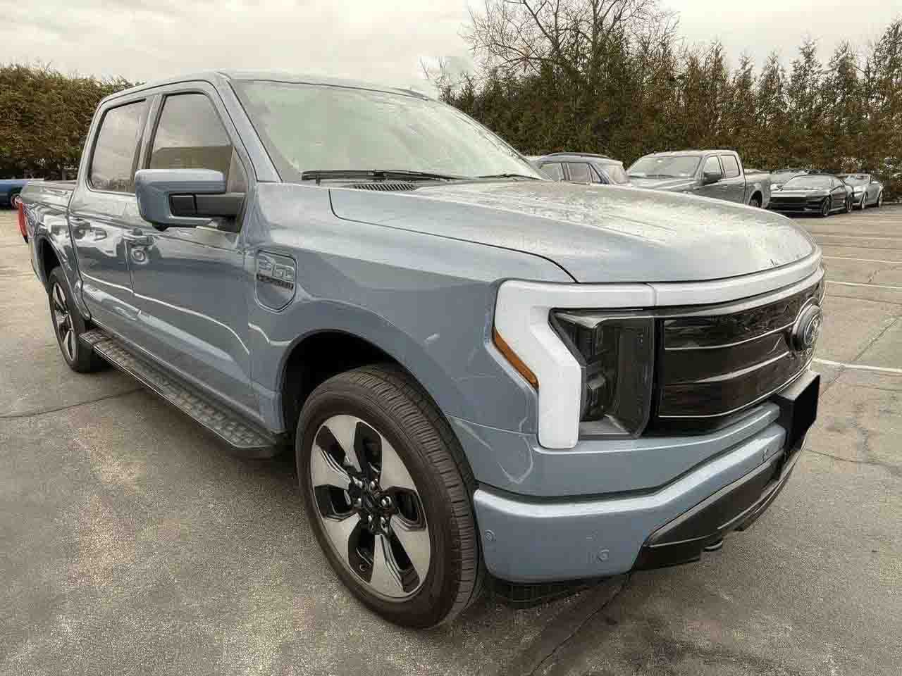 2023 Ford F-150 Lightning Platinum SuperCrew