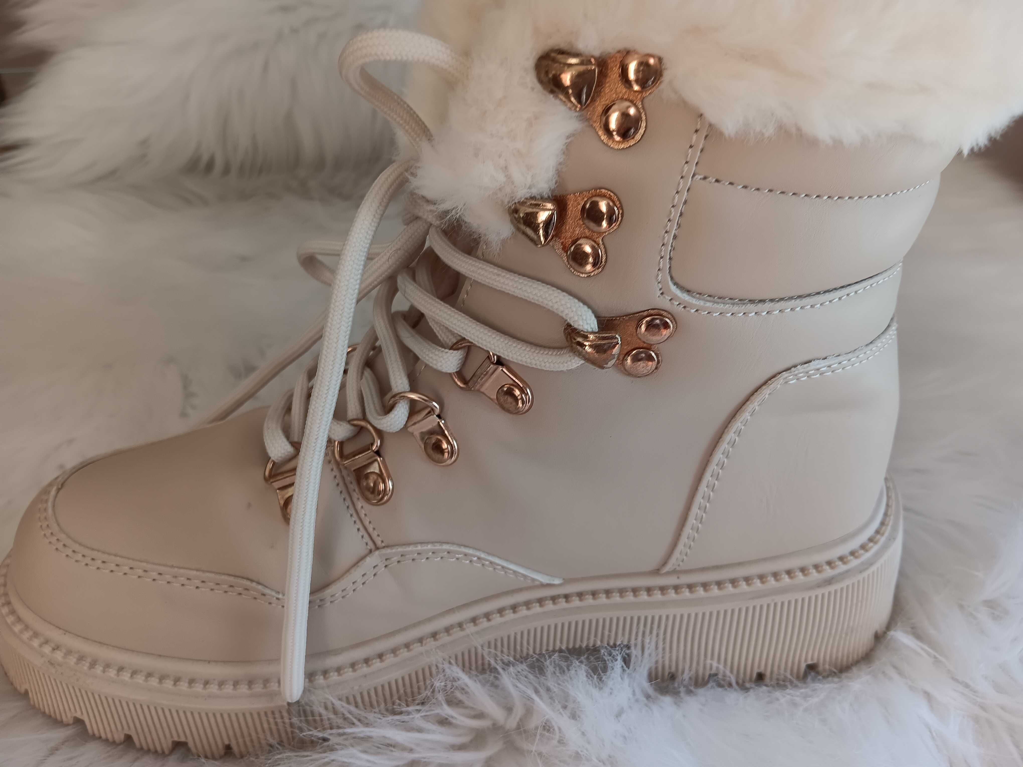 Bota Estilo Militar com Pêlo-Seaside - como novas