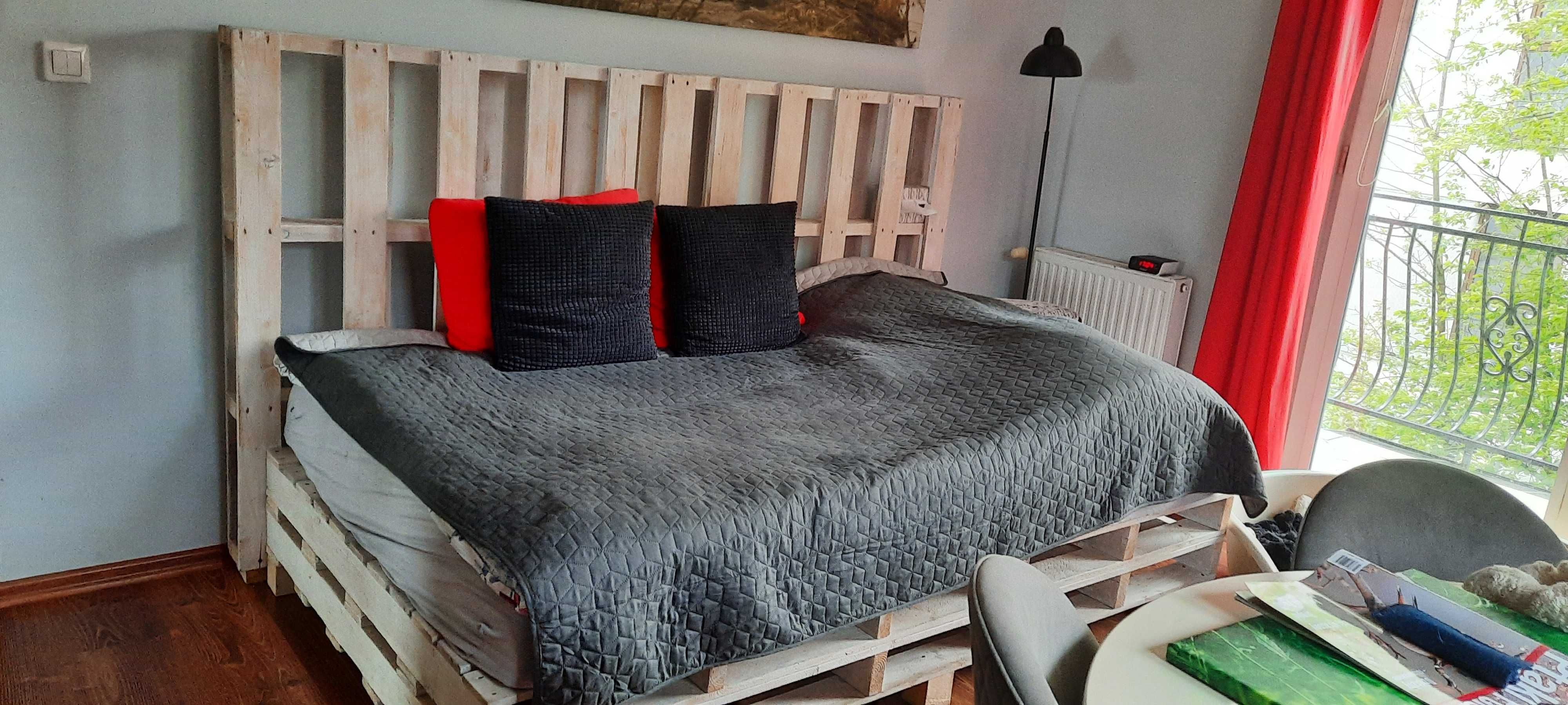 Łóżko drewniane z palet 120×200 bez materaca
