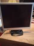 Monitor 17" LCD.