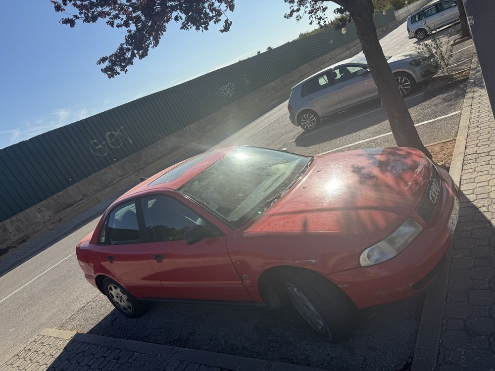 Audio A4 1998 vermelho