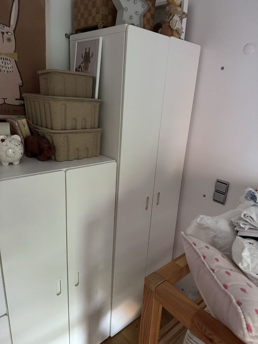 Roupeiro e módulos de gavetas ikea criança