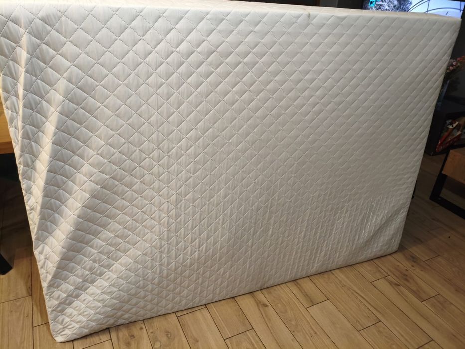 Materac 140x200 praktycznie nowy