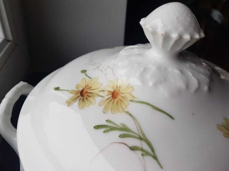 100-letnia waza porcelanowa sygn. B&G rumianki