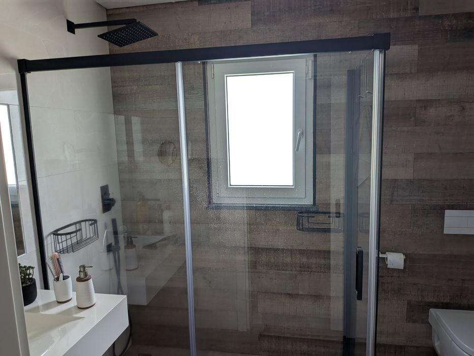 Resguardo duche em cor preto