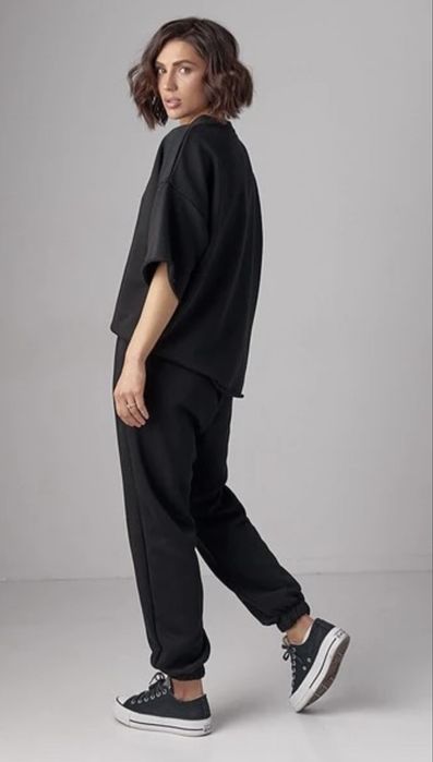 Костюм с разрезом на джогерах, хорошее состояние, размер М