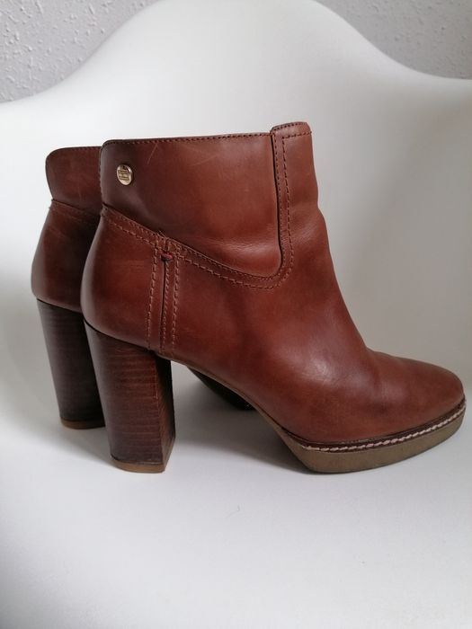 Botki skórzane rozmiar 40 - Tommy Hilfinger, kolor brązowy, na podsuwc