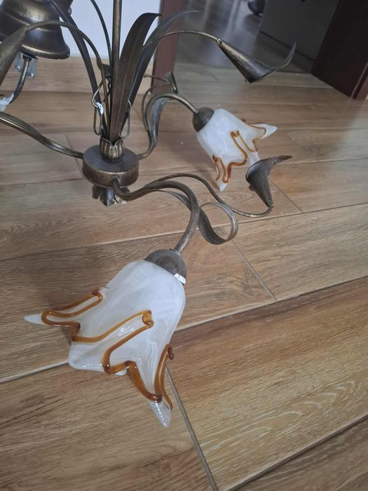 Karnisz z trzema kloszami