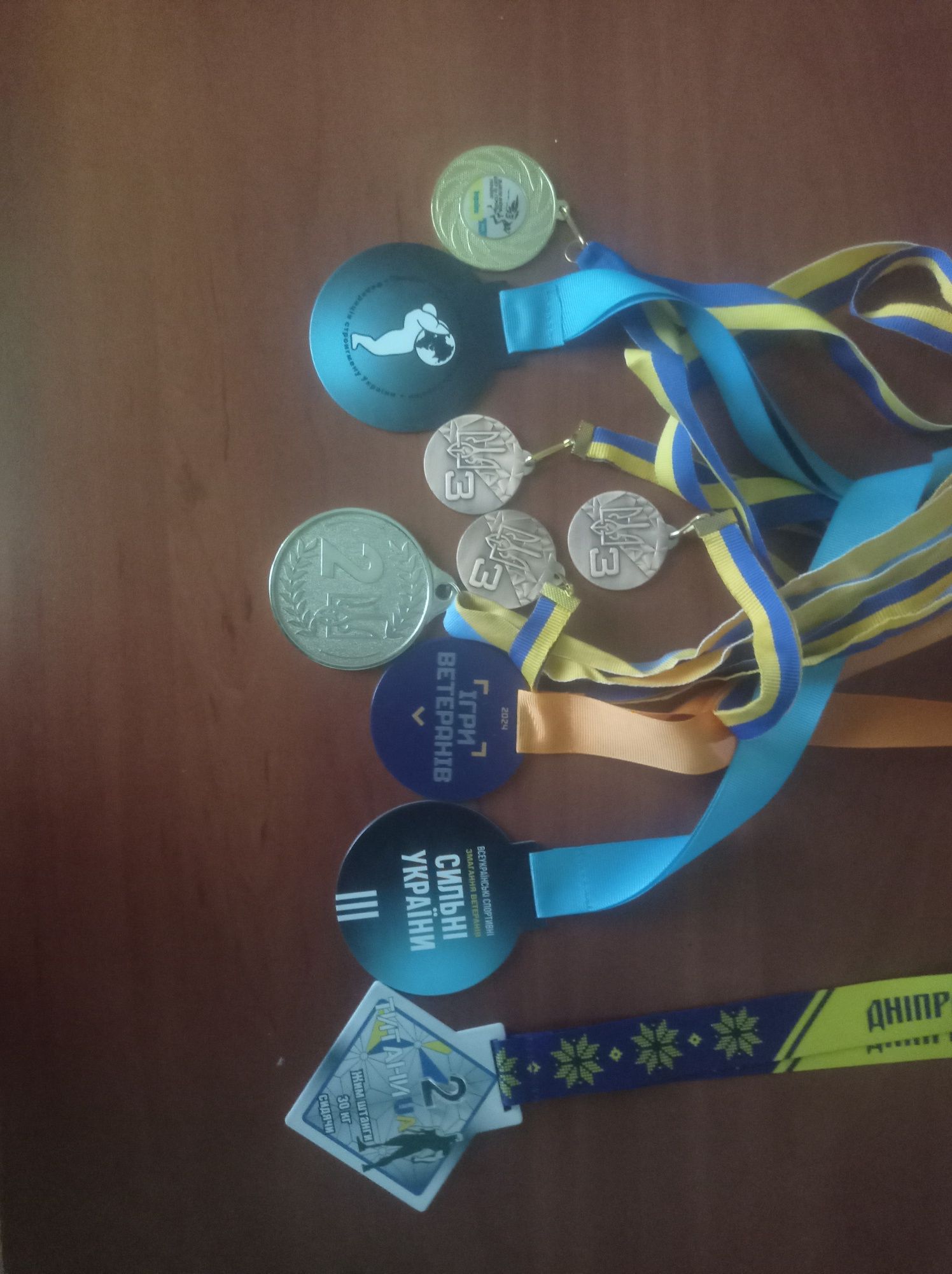 Медалі по 50 різні