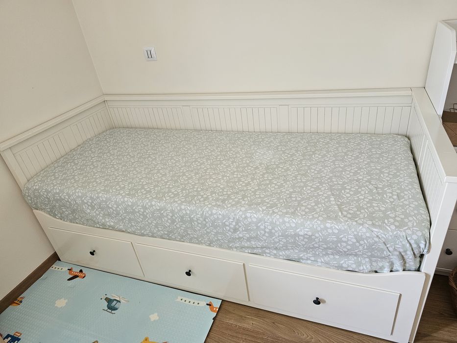 Cama Hemnes (IKEA) c/ 3 gavetas + 2 colchões
