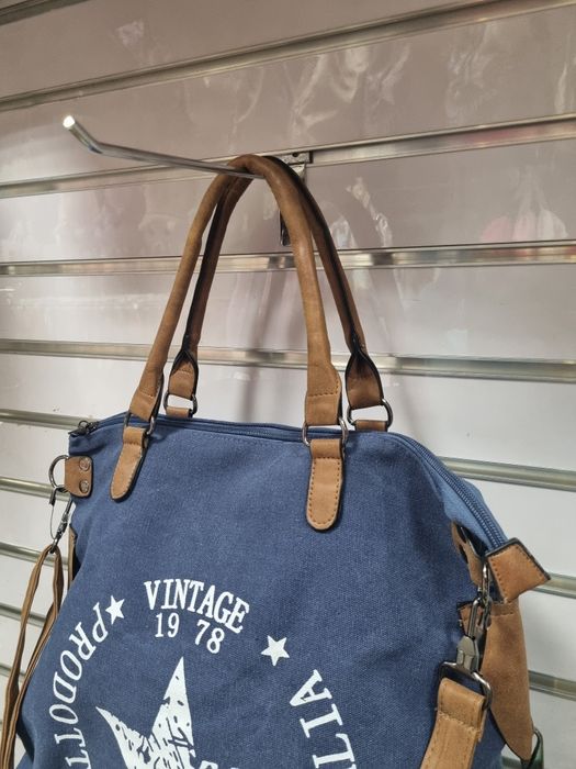 Granatowa torebka damska z gwiazdą