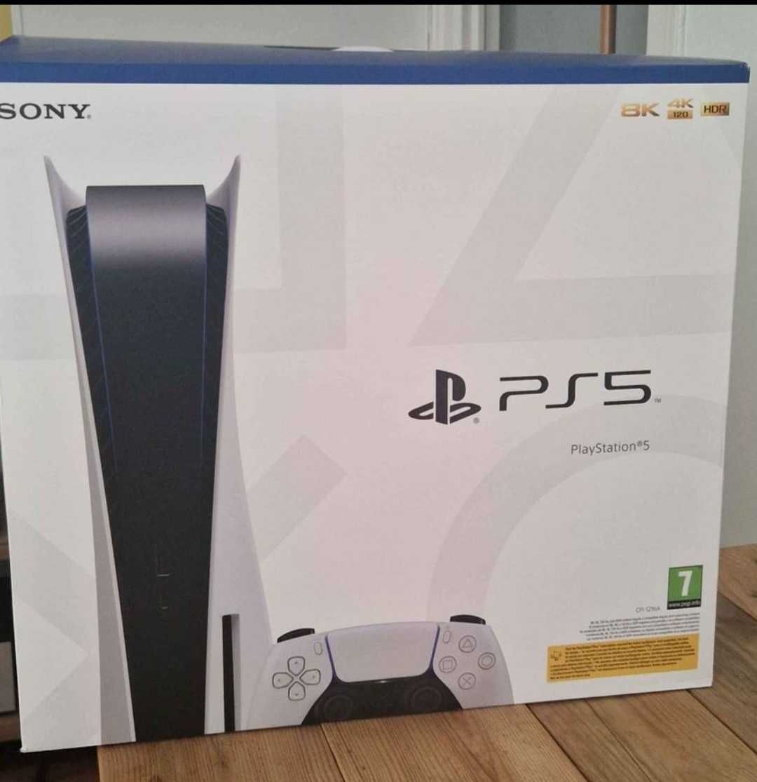 Playstation 5 (Standard, 825GB) + FIFA 23