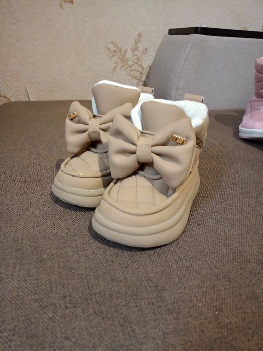 Взуття для дівчинки