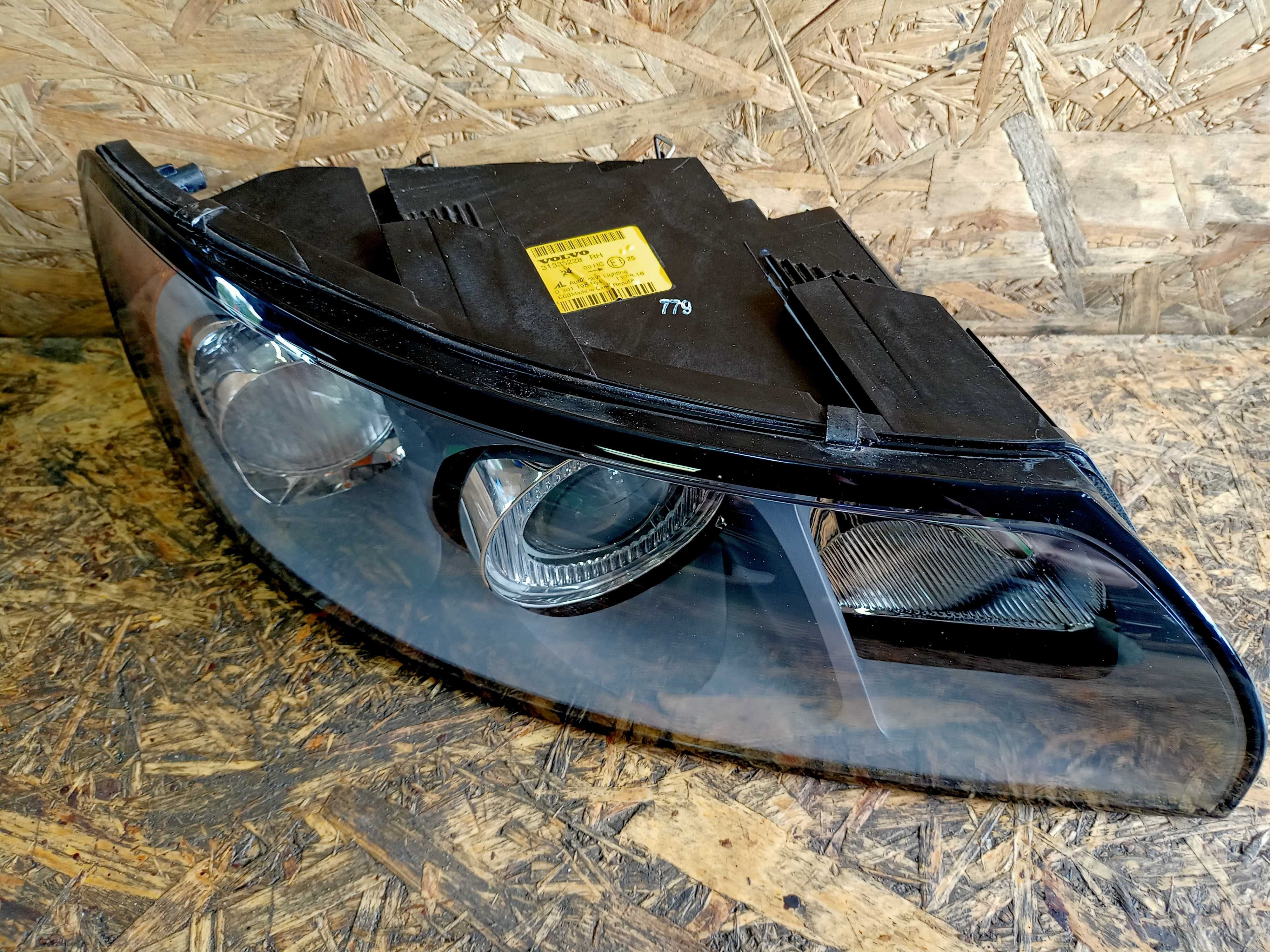 Volvo V50 S40 lampa przód przednia prawa oryginał angielska jak nowa