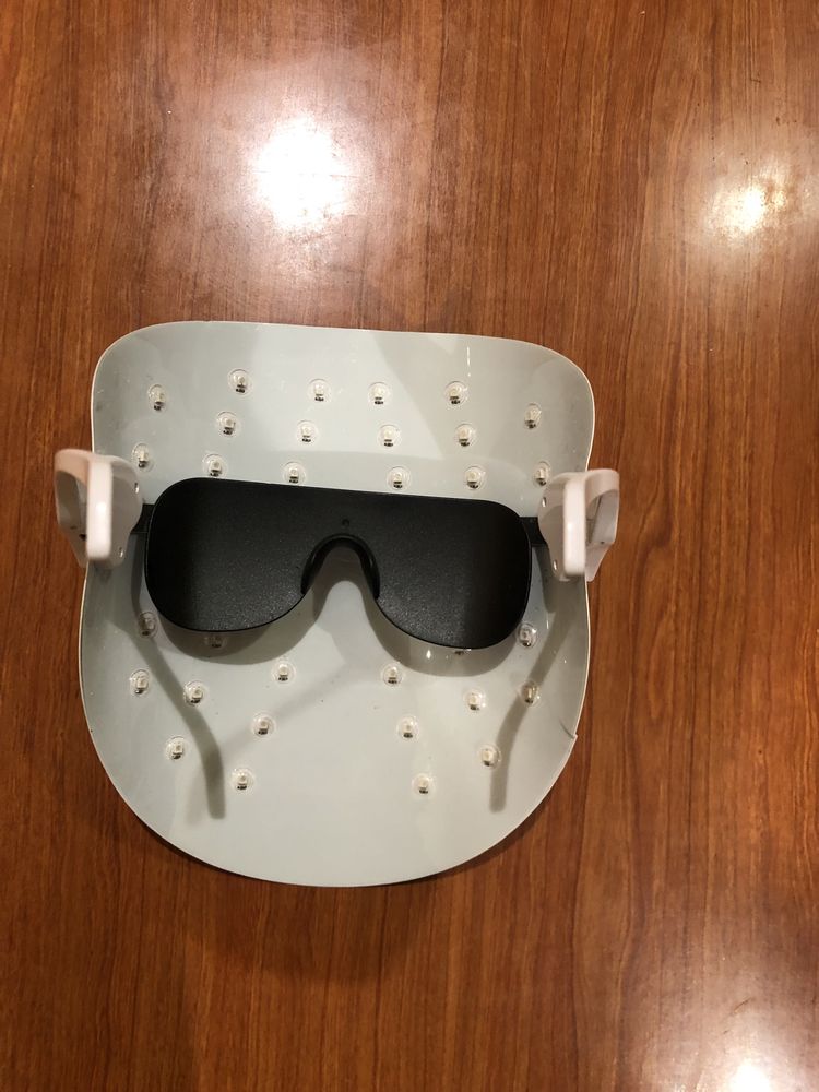 Світлодіодна маска для обличчя