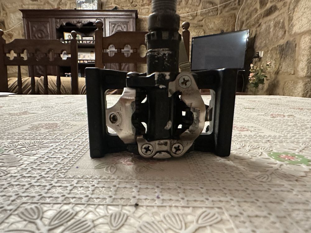 Pedais SHIMANO de competição com encaixe compatível SPD