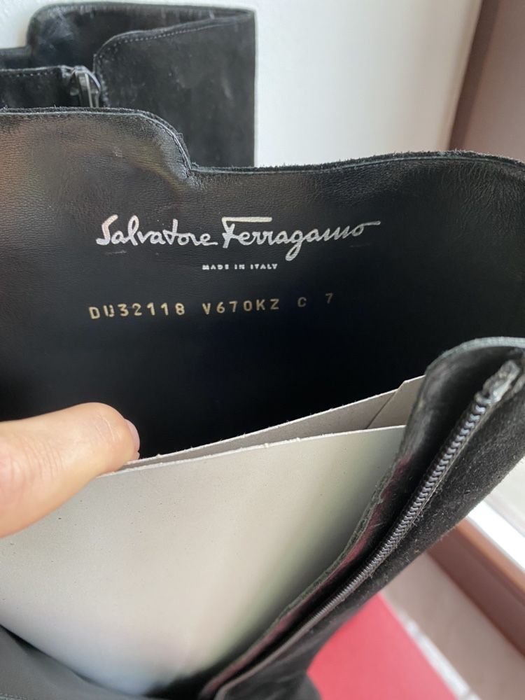 Продам сапоги Salvatore Ferragamo , размер 37.  5080  грн.