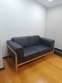 Sofa em pele preto