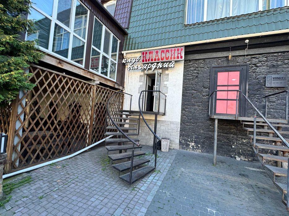 Центр Спаська діюче більярд-кафе 230 кв.м. з усіма столами