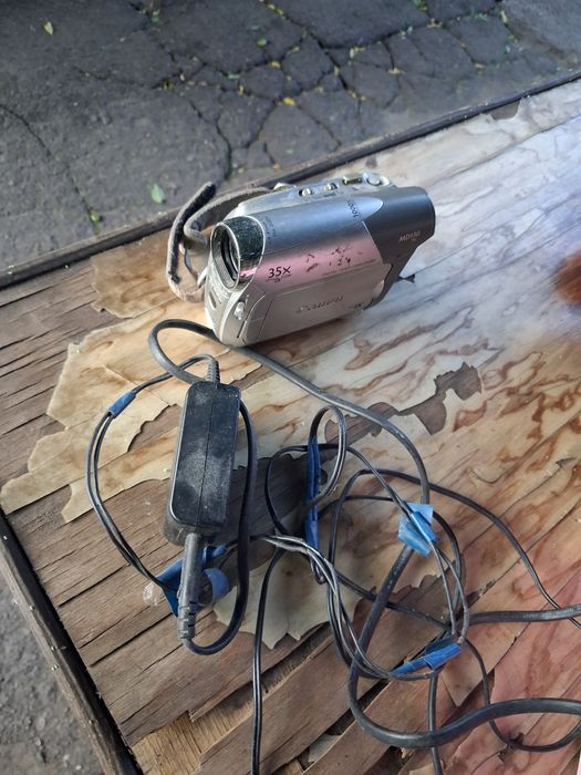 Продам видеокамеру в хорошем состоянии недорого.