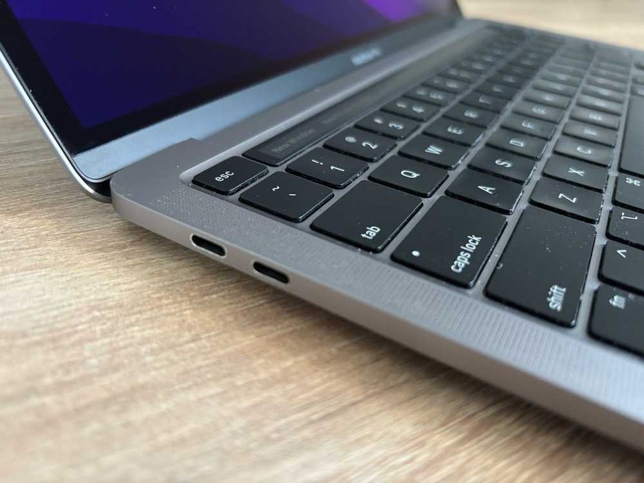 MacBook Pro 13' 2020, M1, 16GB RAM, 512GB SSD, space gray, touchbar