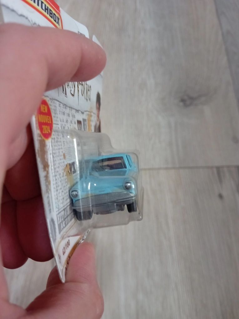 Zabawka auto Ford Anglia od Matchbox
