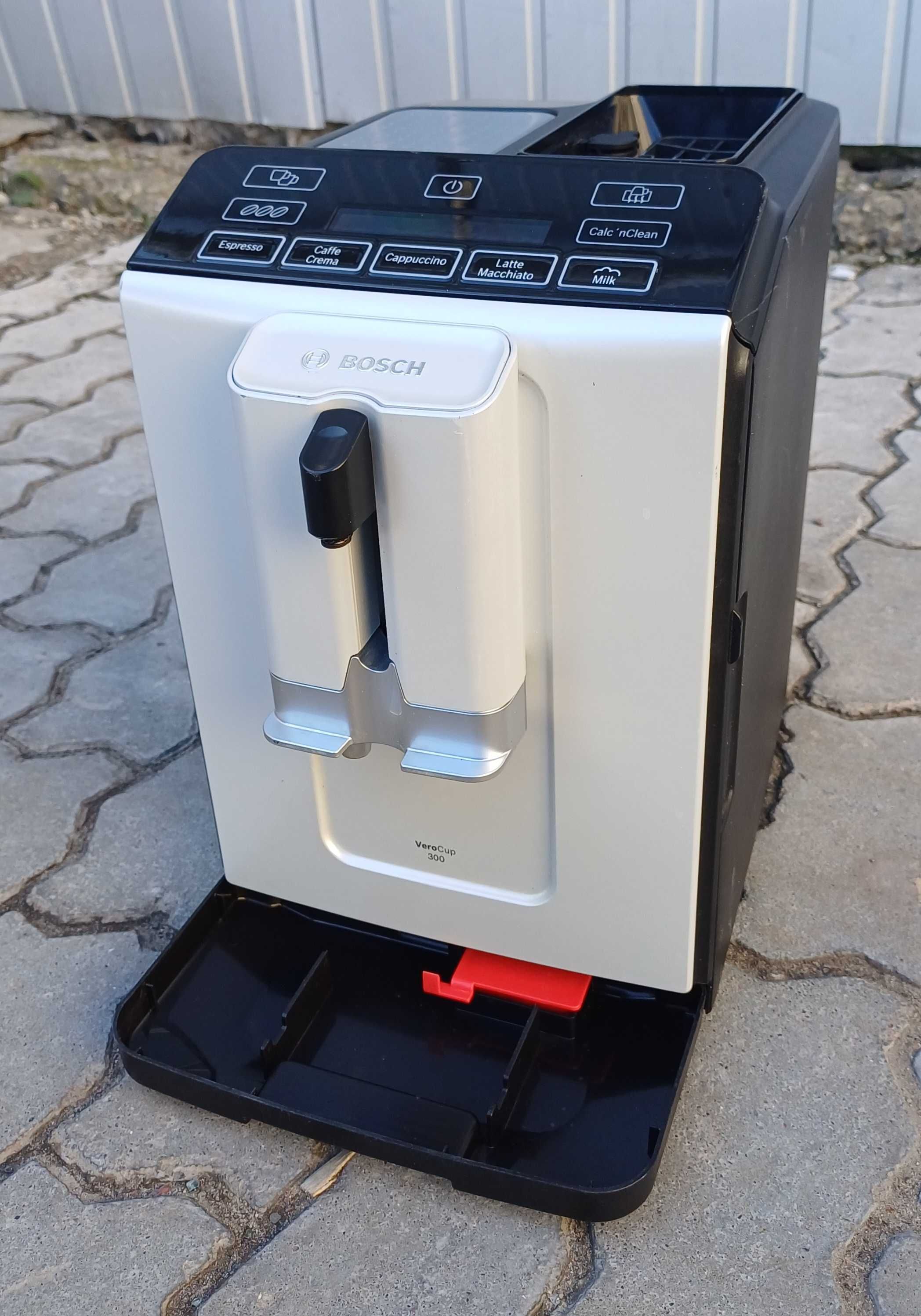 Кофемашина кофеварка Бош  Bosch VeroCup 300 TIS 30321 серебристый б/у