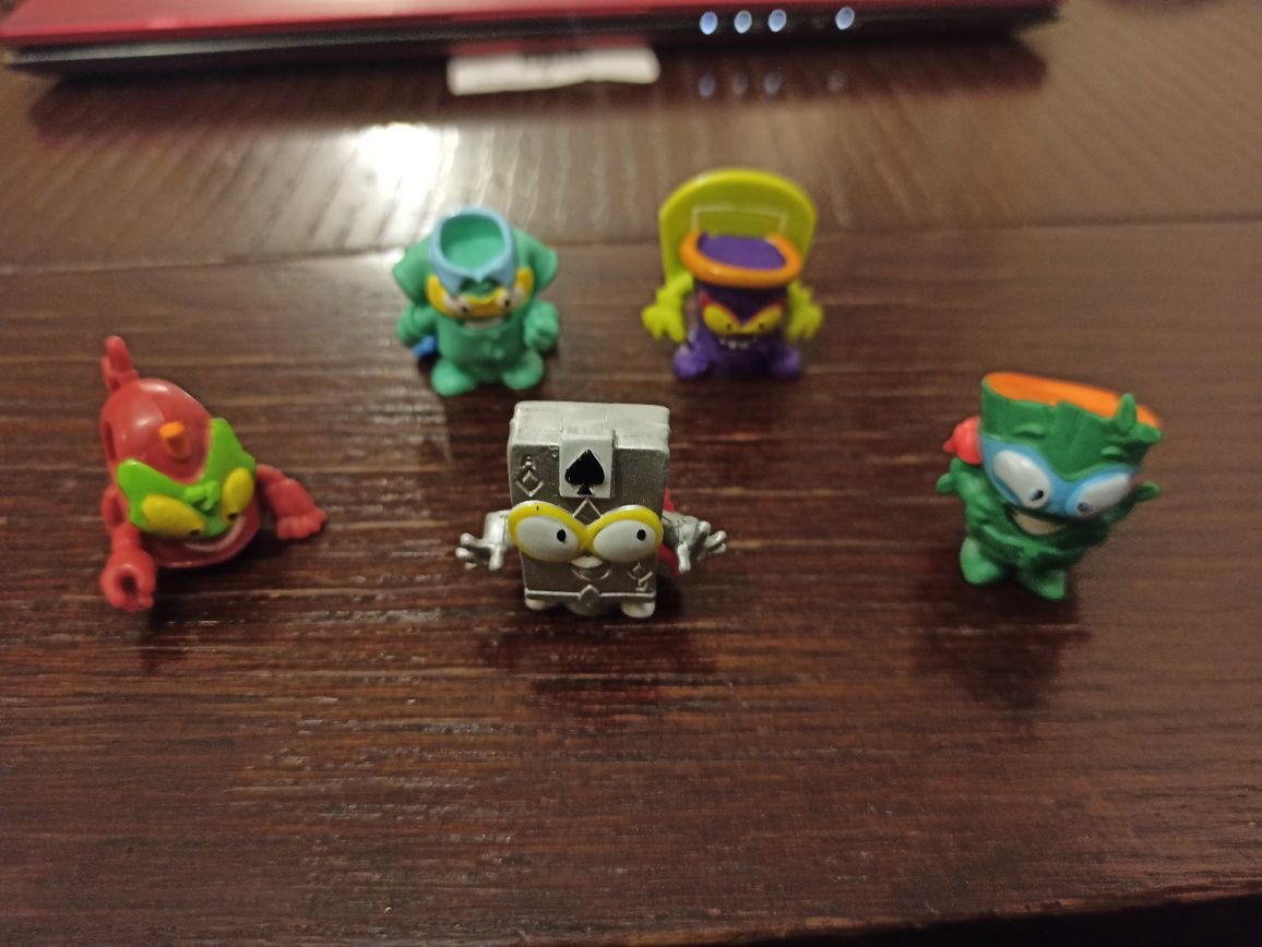Super Zings - trzy pojazdy+ 8 figurek