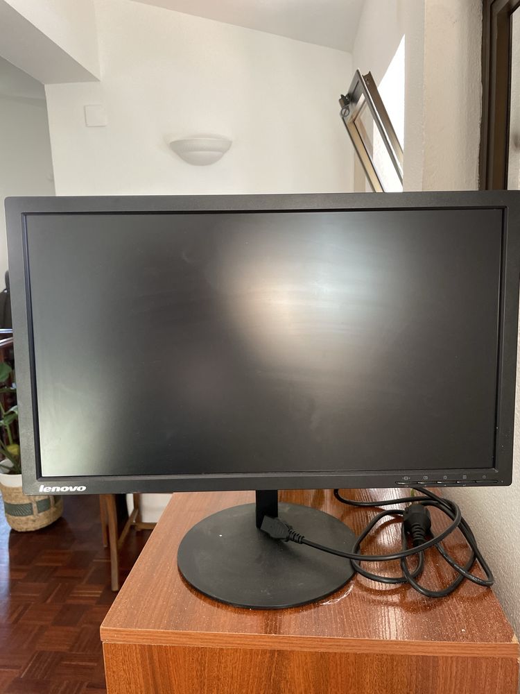 Monitor lenovo 22”