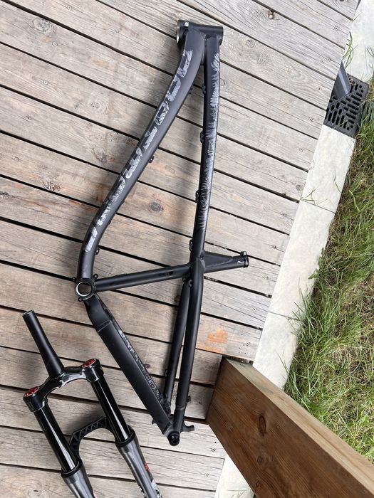 Продам раму dartmoor hornet L