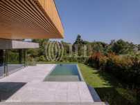 Moradia T4+1 com jardim e piscina em Cascais