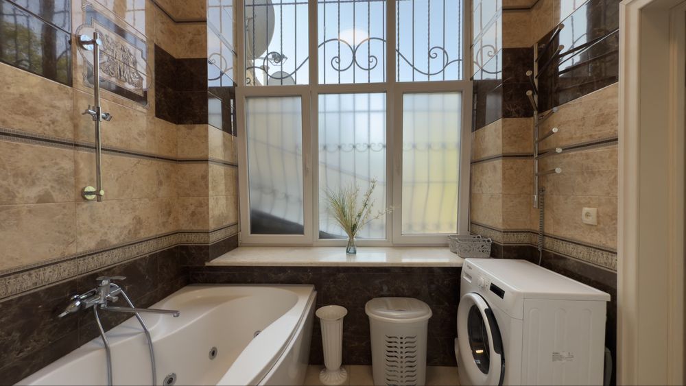 Продам 3 комнатную квартиру с ремонтом центр Старобазарный сквер