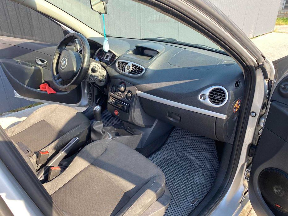 Автомобіль Рено Кліо