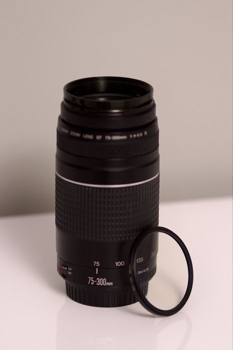 Обʼєктив Canon EF 75-300mm f4,5-6 lll
