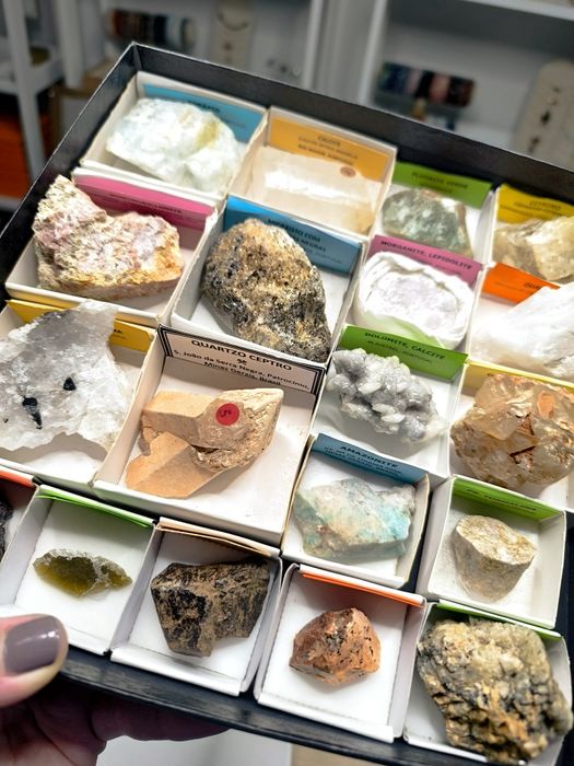 Conjunto de 19 minerais