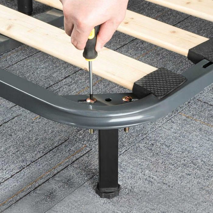 Metalowe nóżki do łóżka 18 cm, reglowane + 2cm z mocowaniami-2 sztuki