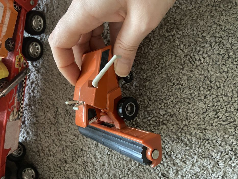 Машинки Блискавка Маквін комбайн Валєра