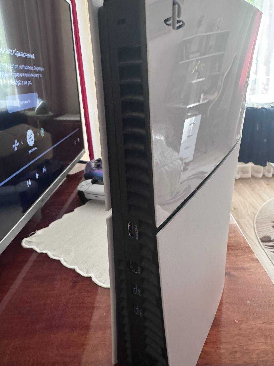 PS 5 продам + акк ps plus + 2 джойстика